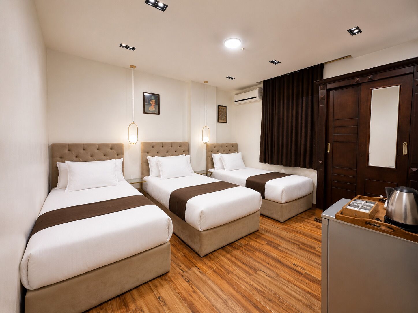 Photo - White Pyramids inn 