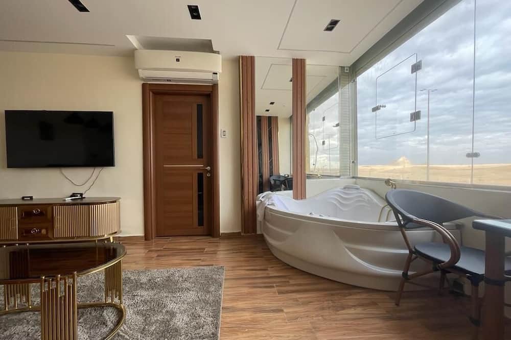White Pyramids inn