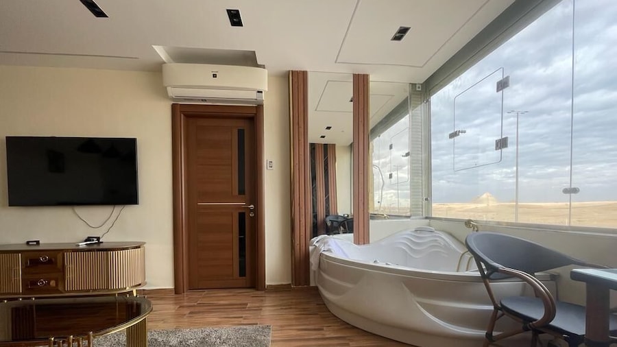 ホワイトピラミッドイン