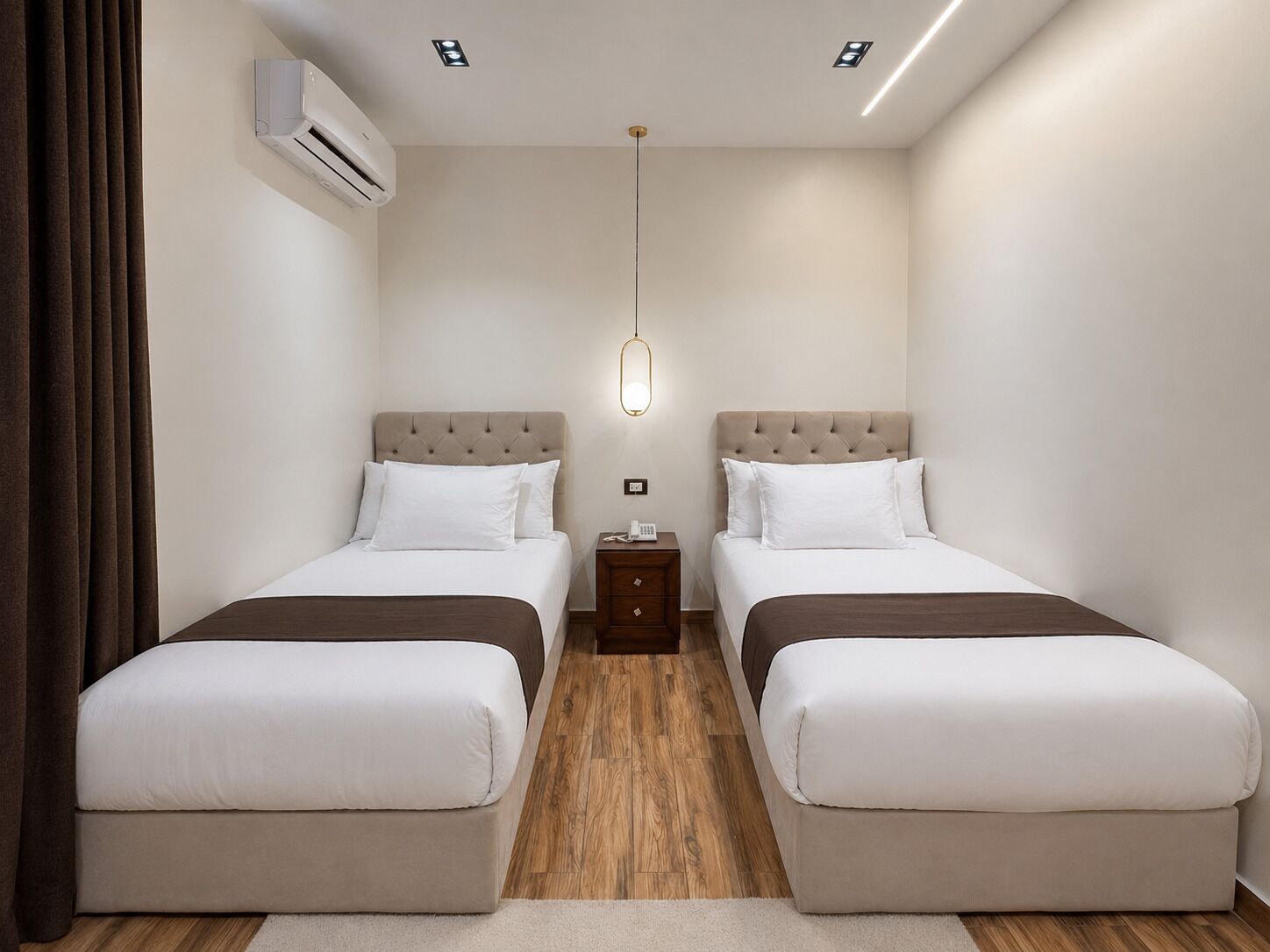 Photo - White Pyramids inn 