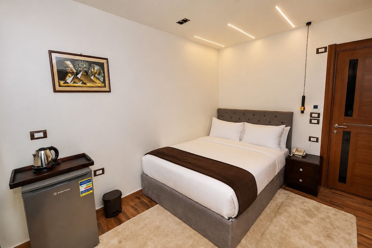 Hypo-allergenic bedding available, minibar, in-room safe, soundproofing
