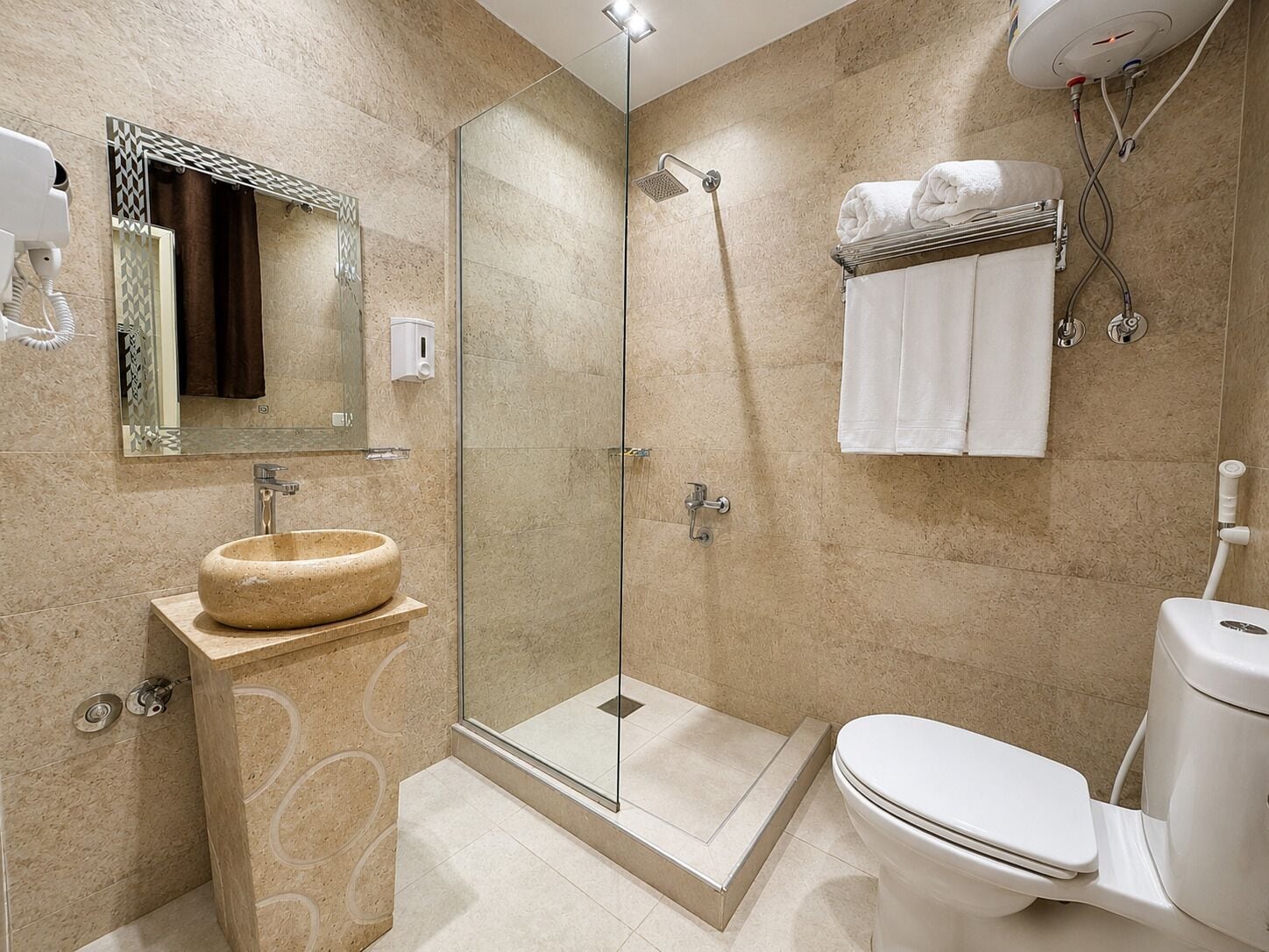 Photo - White Pyramids inn 