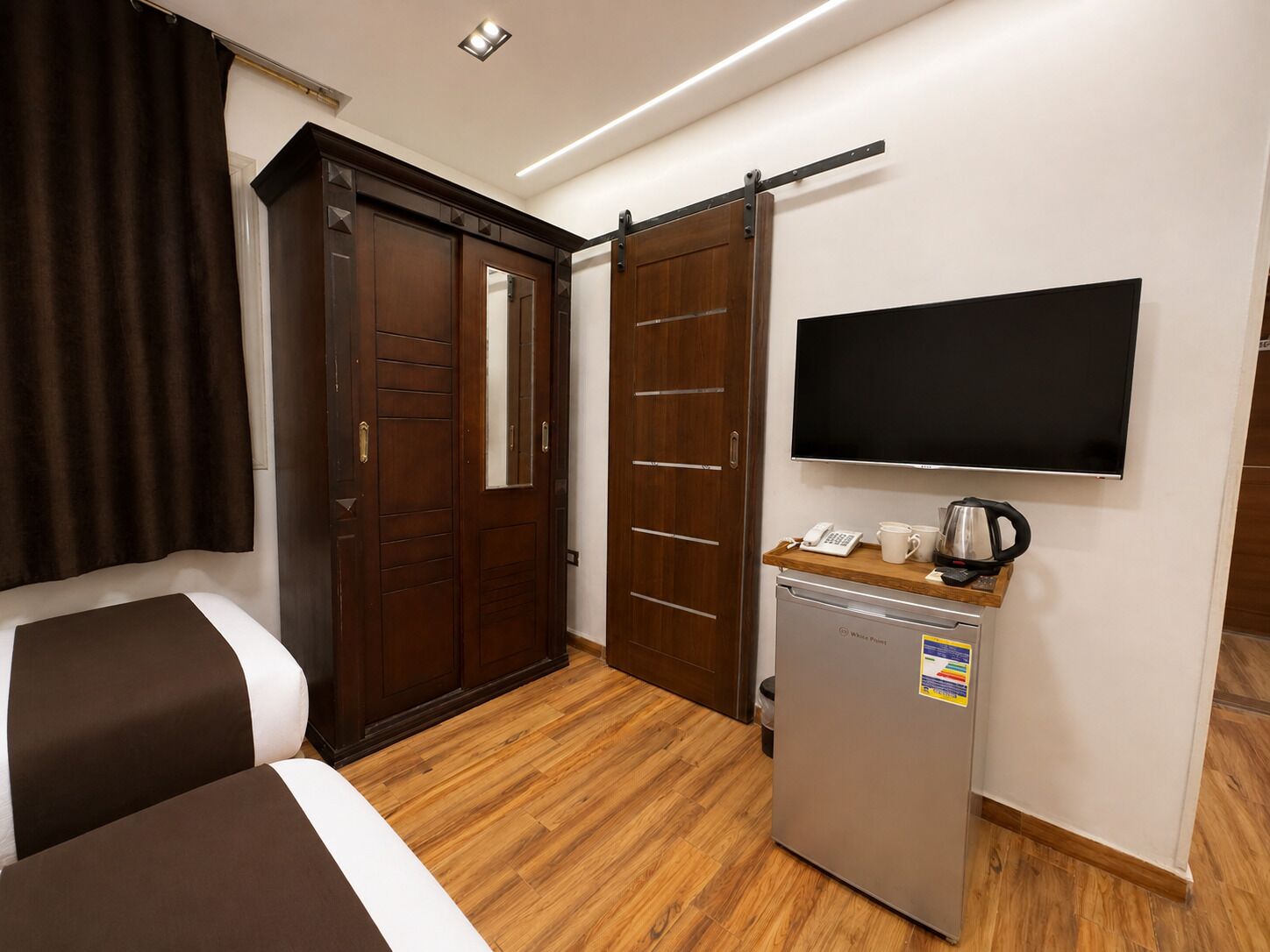 Photo - White Pyramids inn 