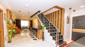 Quầy tiếp tân
