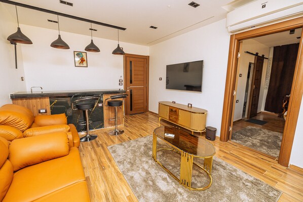 Deluxe Suite, City View