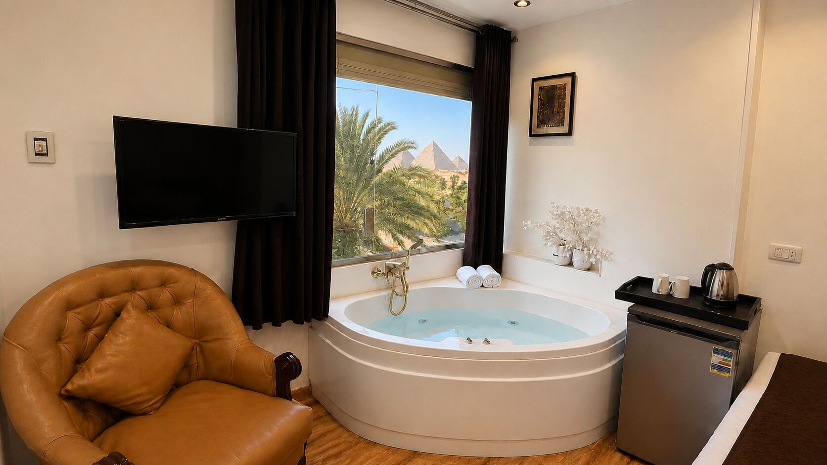 Photo - White Pyramids inn 