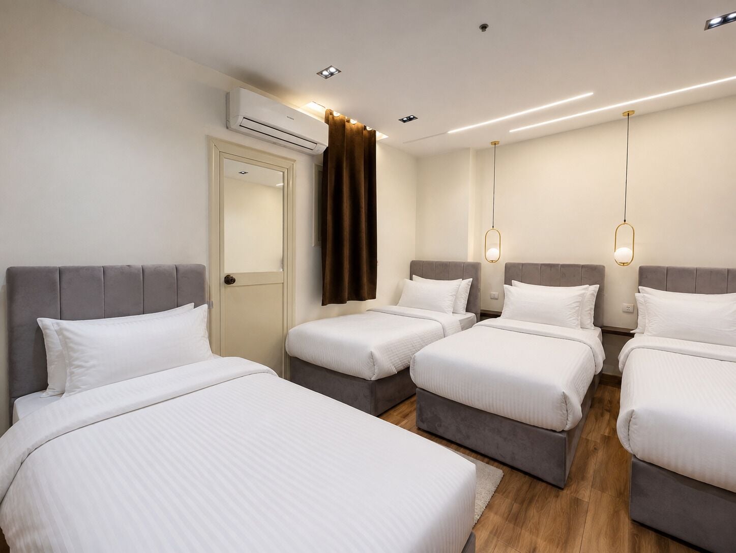Photo - White Pyramids inn 