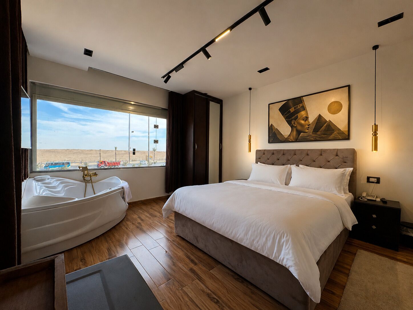 Photo - White Pyramids inn 