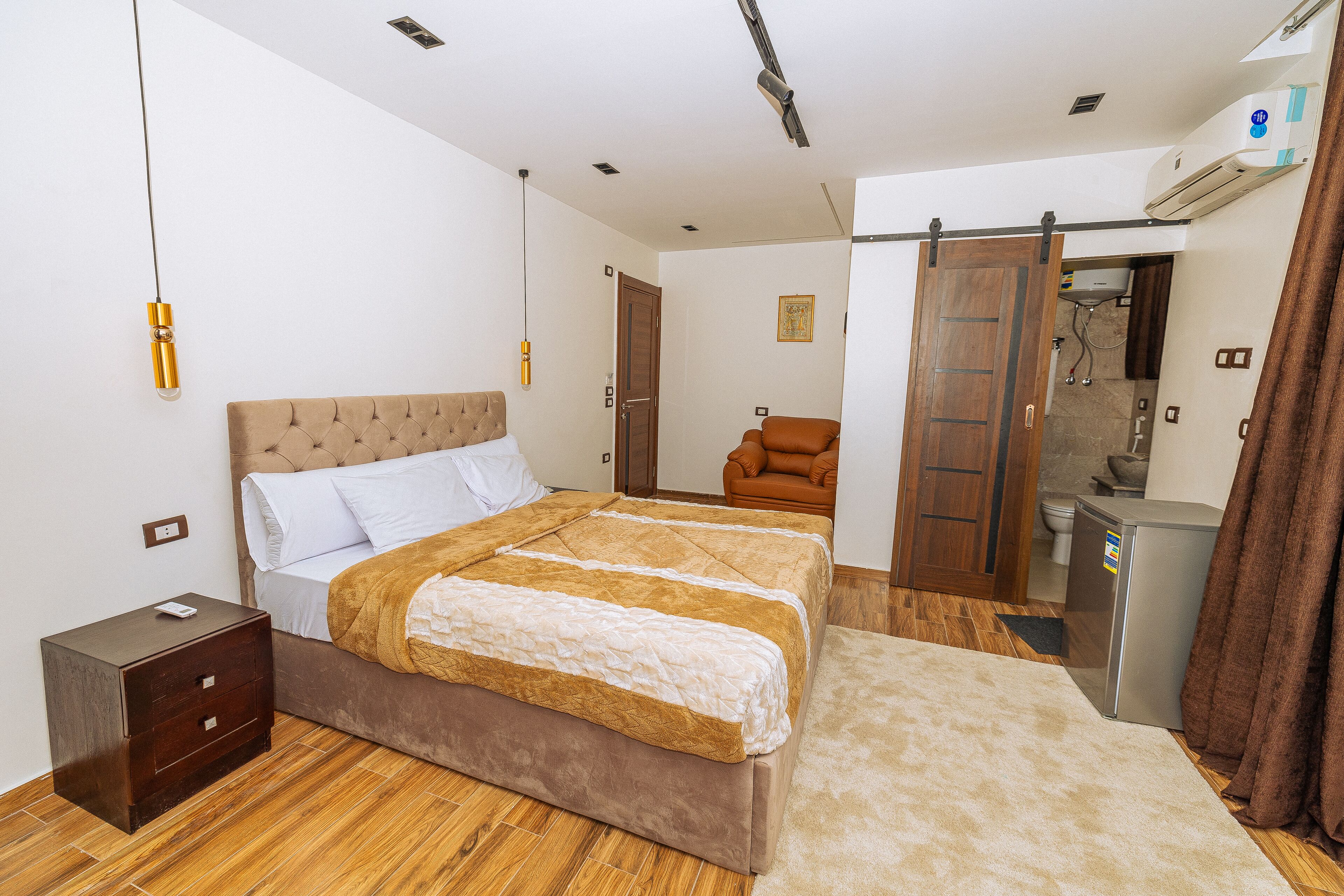 Photo - White Pyramids inn 