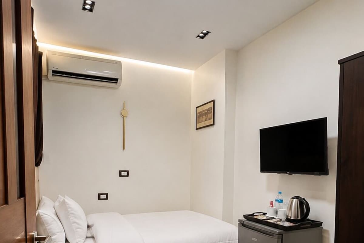 Hypo-allergenic bedding available, minibar, in-room safe, soundproofing