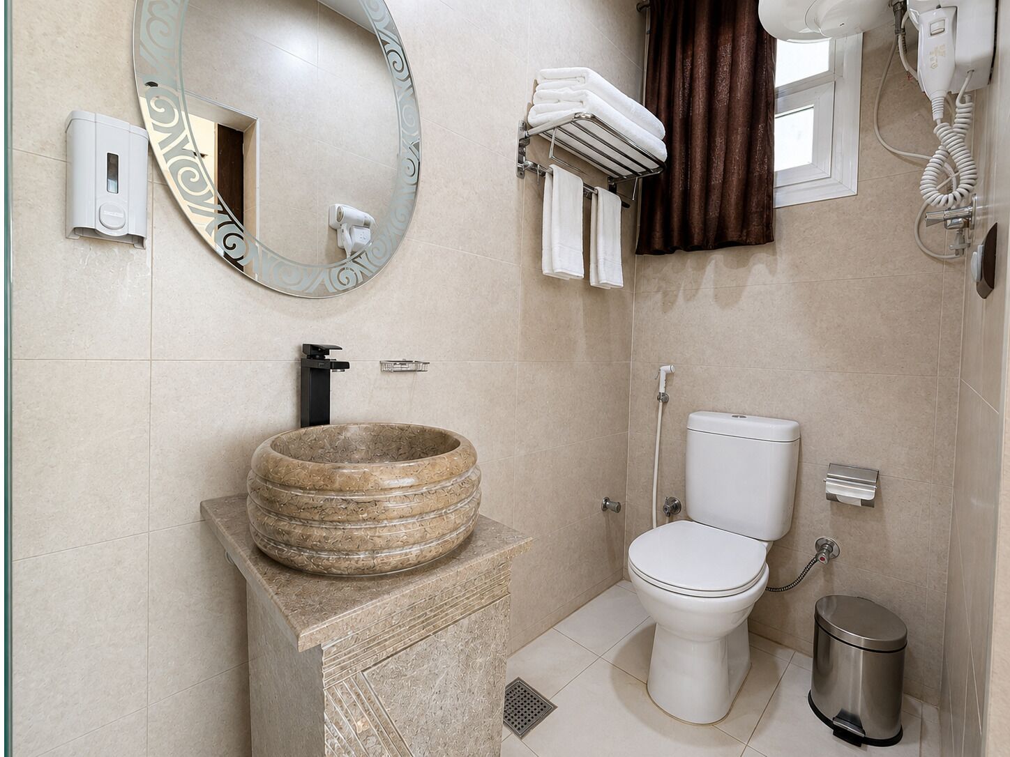 Photo - White Pyramids inn 