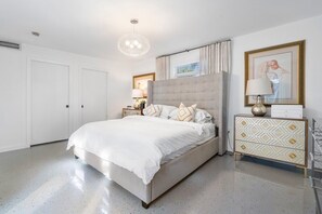 3 bedrooms, iron/ironing board, WiFi, bed sheets - Gorgeous Beach Cottage walk to everything! (Lantana)