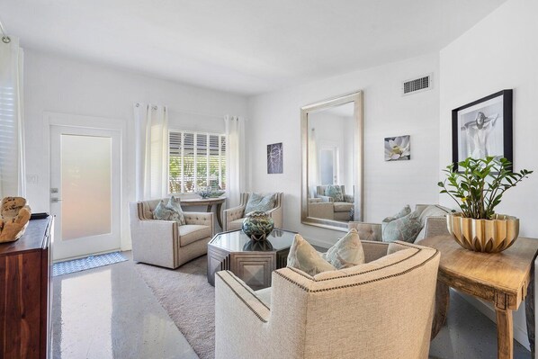 Living area - Gorgeous Beach Cottage walk to everything! (Lantana)