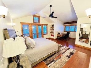 3 bedrooms, desk, iron/ironing board, travel cot - Feel in the mountains, only 8 minutes away from downtown Breckenridge!
 (Blue River)