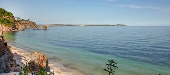 Kamal boasts sea views and access to a private beach just a few minutes’ walk.
