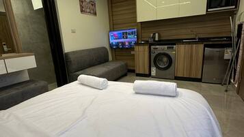 Apartment, 1 Bedroom, Accessible, Smoking | 1 bedroom