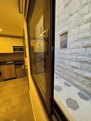 Apartment, 1 Bedroom, Accessible, Smoking | Interior