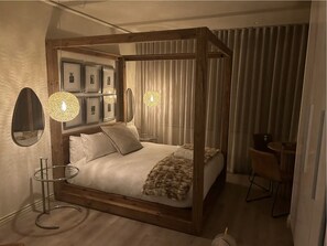 1 bedroom, iron/ironing board, WiFi, bed sheets - Style and Sophistication l Apartment in 16 on Bree (Cape Town)