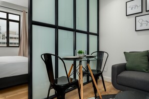 1 多间卧室、办公桌、熨斗/熨衣板、WiFi
