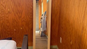 1 habitación, escritorio, wifi gratis y ropa de cama
