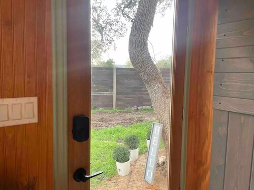 Lux Glamping Stargazing EnSuite walk/bike to downtwn, wineries, food, and shops.