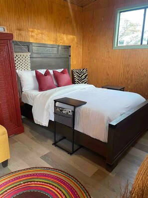 1 bedroom, desk, free WiFi, bed sheets - Lux Glamping Stargazing EnSuite walk/bike to downtwn, wineries, food, and shops. (Dripping Springs)