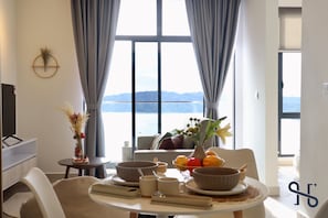 Superior Suite, Sea View | Living area