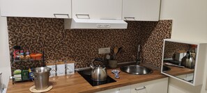 雪櫃、焗爐、爐具、咖啡機/沖茶器