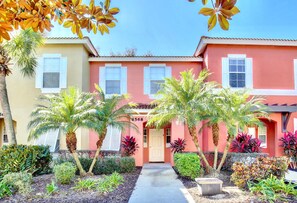 Exterior - Tranquil family-sized townhome, minutes from Disney parks! (Kissimmee)