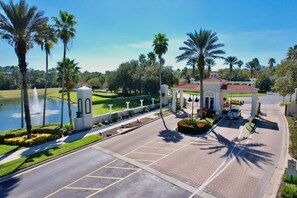 Property grounds - Tranquil family-sized townhome, minutes from Disney parks! (Kissimmee)