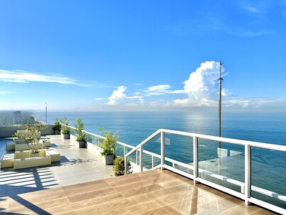 Luxury beachfront condo with infinity pool near Colombo