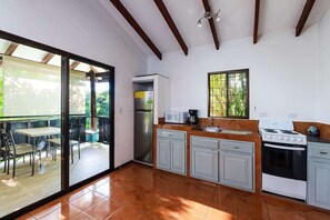 Fridge, microwave, oven, stovetop - Studio | Beach Club & Infinity Pool Access (Tamarindo)