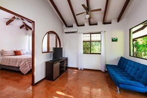 9 bedrooms, iron/ironing board, WiFi, bed sheets - Studio | Free Concierge & Walk to Tamarindo Beach (Tamarindo)