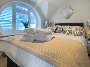2 bedrooms, WiFi (free), bed sheets