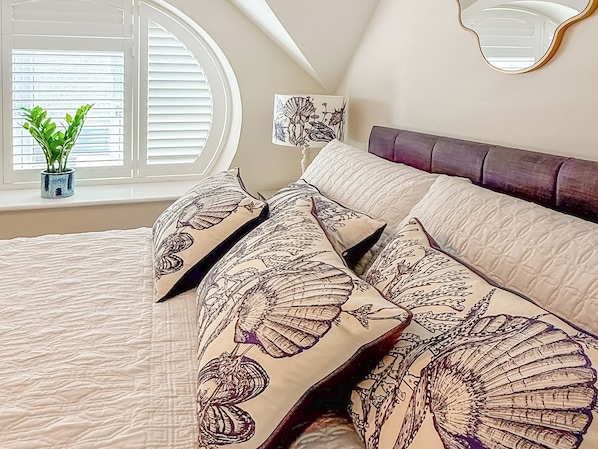 2 bedrooms, WiFi (free), bed sheets