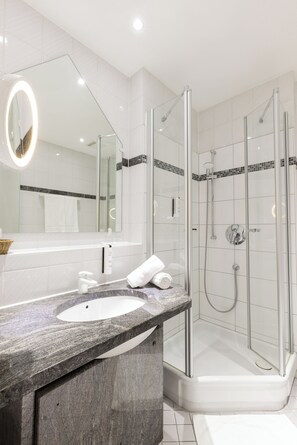 Deluxe Room | Bathroom - Eventlocation & Hotel Schloss Neuburg (Obrigheim)