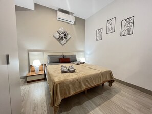 2 bedrooms, in-room safe, desk, iron/ironing board