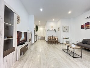 智能电视、电子游戏、音乐库