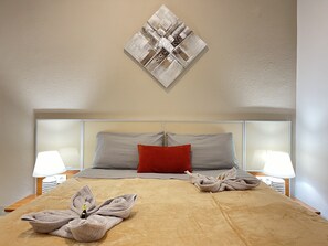 2 bedrooms, in-room safe, desk, iron/ironing board