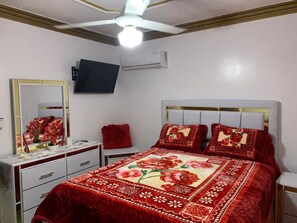 4 bedrooms, WiFi, bed sheets - Santiago City Penthouse (Santiago)