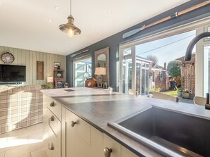 Interior - A fabulous seaside retreat, ideal for couples, friends, or small families. (Hayling Island)