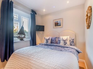 2 bedrooms, free WiFi, bed sheets - A fabulous seaside retreat, ideal for couples, friends, or small families. (Hayling Island)
