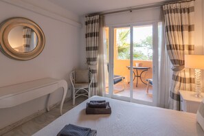 3 bedrooms, iron/ironing board, WiFi, bed sheets - Porton 7: Family-Friendly Haven (Calahonda)