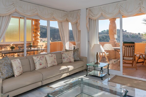 Living area - Porton 7: Family-Friendly Haven (Calahonda)