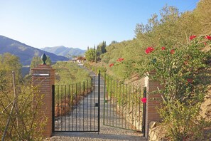 A gated entrance to a property with a sign reading "Villa." - Villa Sinsonte (Torrox)