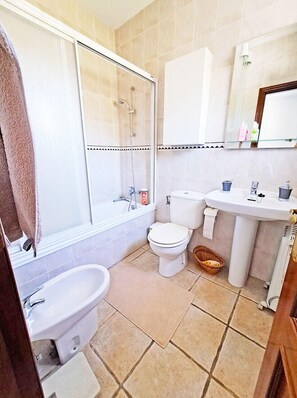 Douche, serviettes fournies
