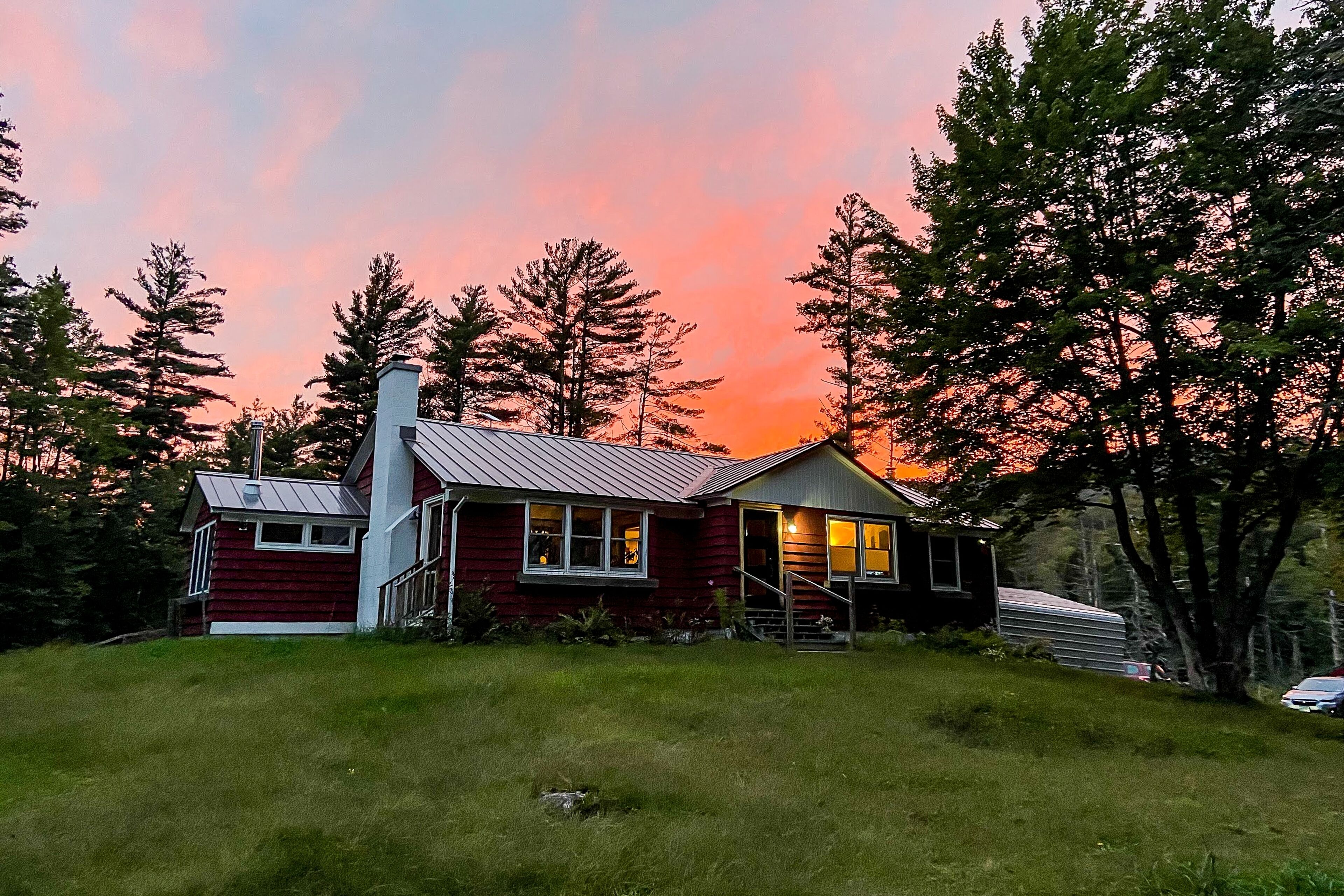 Dog-friendly retreat near outdoor rec with wood stove, firepit, desk, & mtn view