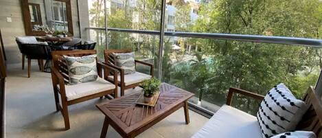 المنطقة المحيطة بالمنشأة