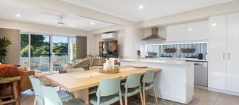 Oceans Five - Beachside Paradise