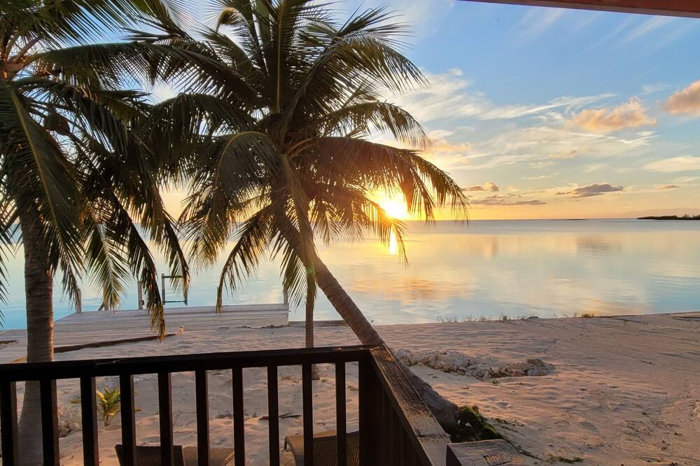 Sunset Beach Room - Long Island Harbour Club